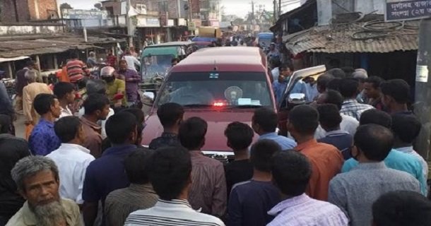 জয়পুরহাটের প্রত্যন্ত অঞ্চলে সচেতনতা বাড়াতে নিজেই মাইক ধরলেন ইউএনও