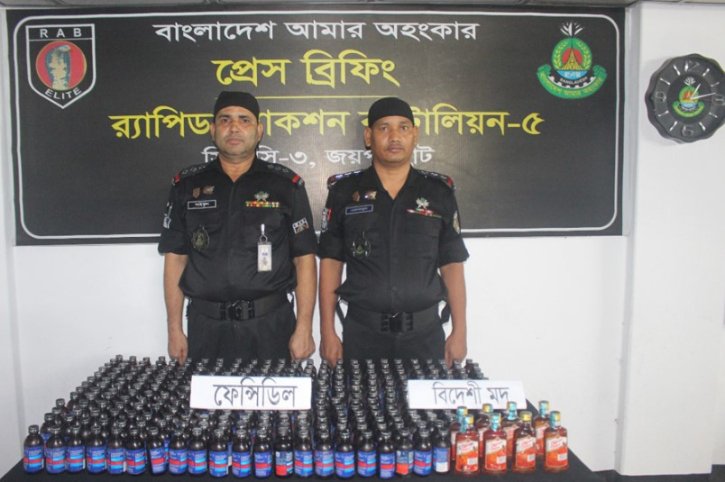 জয়পুরহাটে পরিত্যক্ত বিপুল পরিমাণ মাদক উদ্ধার জয়পুরহাটে পরিত্যক্ত বিপুল পরিমাণ মাদক উদ্ধার