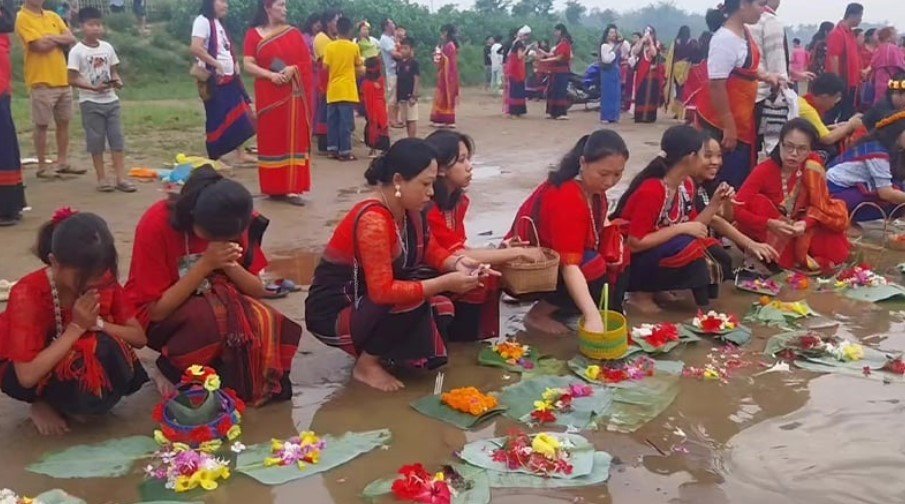 বৈসাবি উৎসবের আমেজে ভাসছে ৩ পার্বত্য জেলা বৈসাবি উৎসবের আমেজে ভাসছে ৩ পার্বত্য জেলা