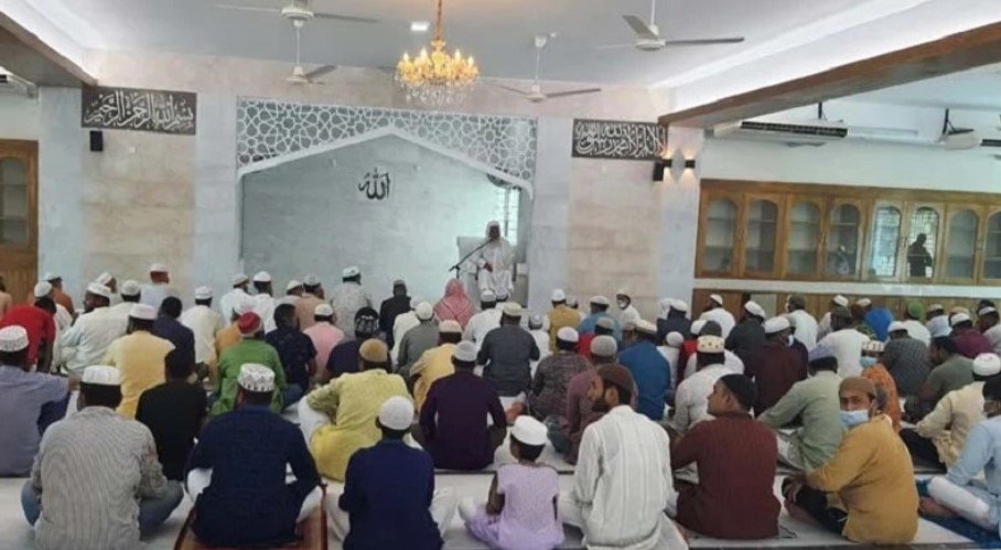 জুমার দিনে যেসব কাজ ভুলেও করতে নেই জুমার দিনে যেসব কাজ ভুলেও করতে নেই