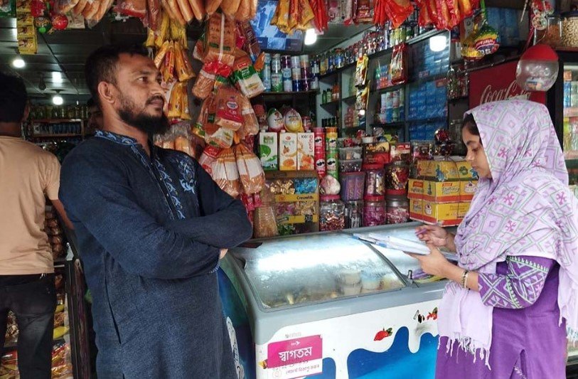 জয়পুরহাটে শিশুদের কাছে সিগারেট বিক্রি, ব্যবসায়ীকে জরিমানা