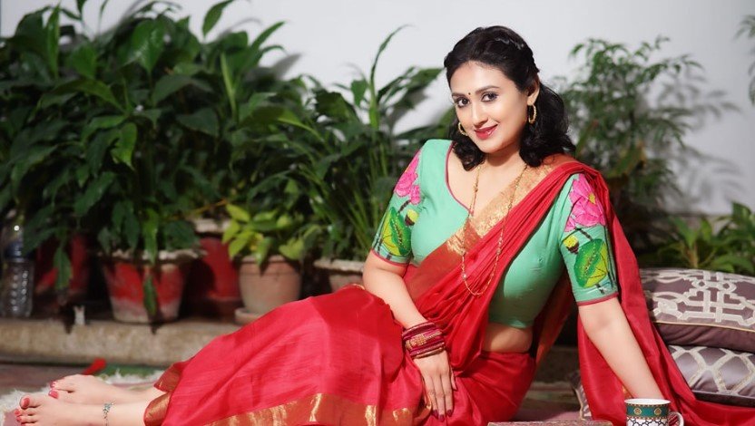 নতুন পরিচয়ে কুসুম শিকদার   