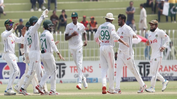 পাকিস্তানের মাটিতে ঐতিহাসিক টেস্ট জিতল বাংলাদেশ পাকিস্তানের মাটিতে ঐতিহাসিক টেস্ট জিতল বাংলাদেশ