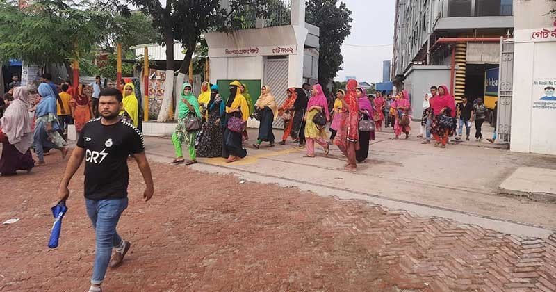 শিল্পাঞ্চলে ফিরেছে কর্মচাঞ্চল্য শিল্পাঞ্চলে ফিরেছে কর্মচাঞ্চল্য