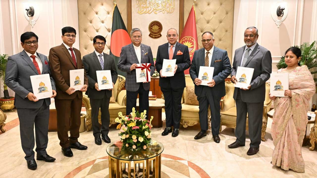 রাষ্ট্রপতির কাছে সুপ্রিম কোর্টের বার্ষিক প্রতিবেদন পেশ