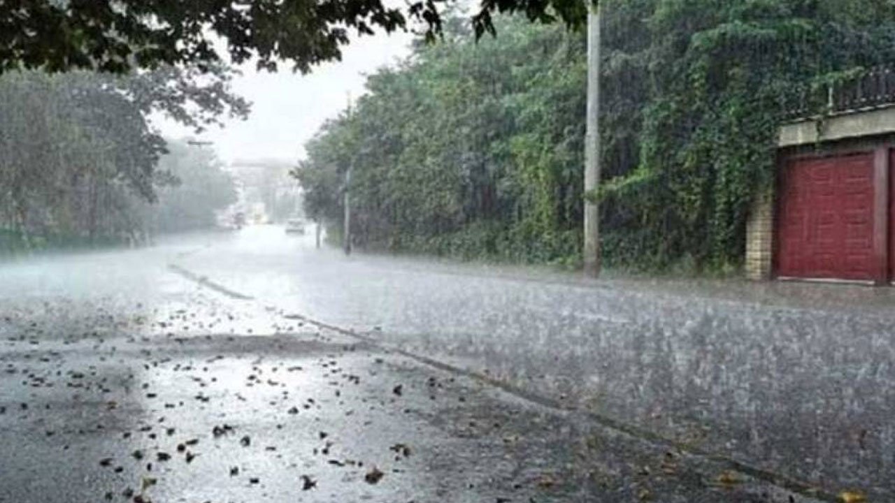 সারাদেশে বজ্রসহ বৃষ্টির আভাস