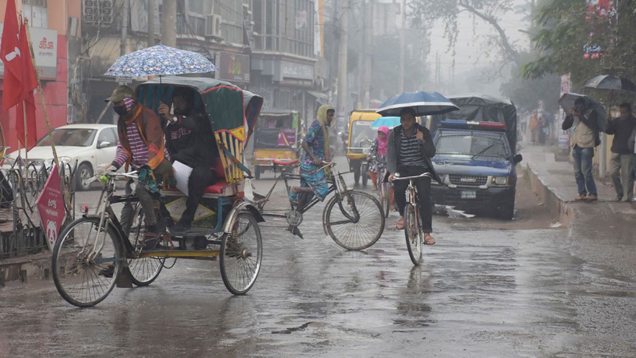 গরমে জ্বলছে শরীর, ঢাকায় আজ যখন বৃষ্টি হতে পারে