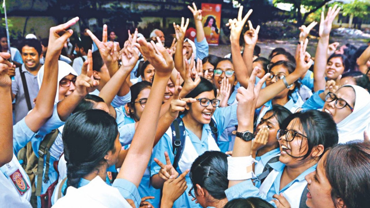 এইচএসসি ২০২৫: পাসের হার ও জিপিএ-৫ প্রাপ্তিতে কারা এগিয়ে