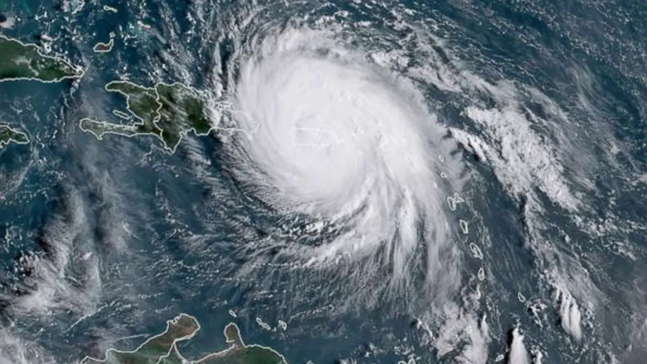 তছনছ করে দুর্বল হলো ঘূর্ণিঝড় মেলিসা তছনছ করে দুর্বল হলো ঘূর্ণিঝড় মেলিসা