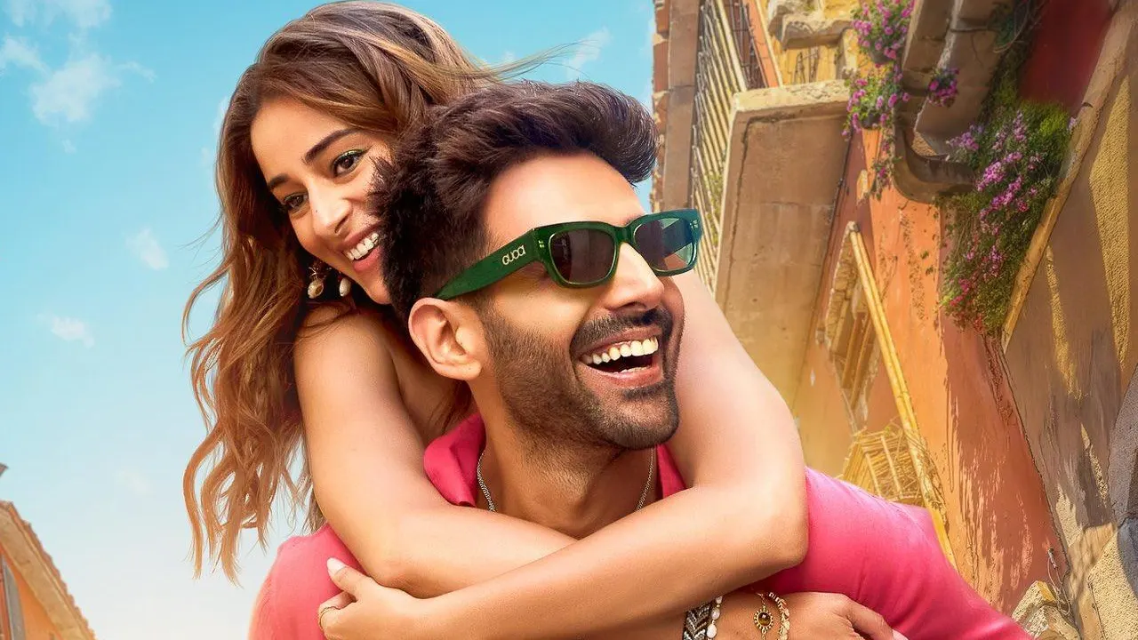 মুক্তি প্রতীক্ষায় কার্তিক-অনন্যার সিনেমা