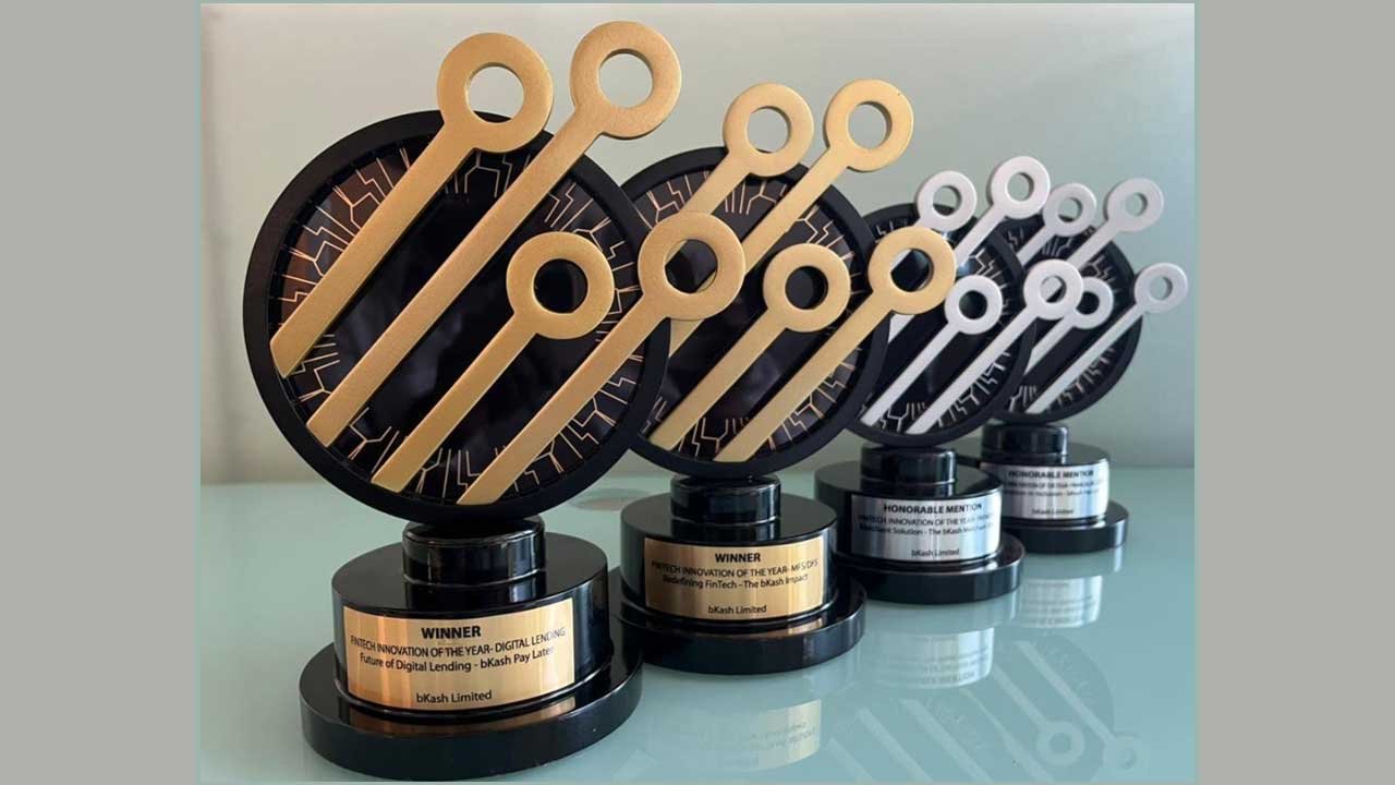 বাংলাদেশ ফিনটেক অ্যাওয়ার্ডে ৪টি পুরস্কার জিতে নিলো বিকাশ