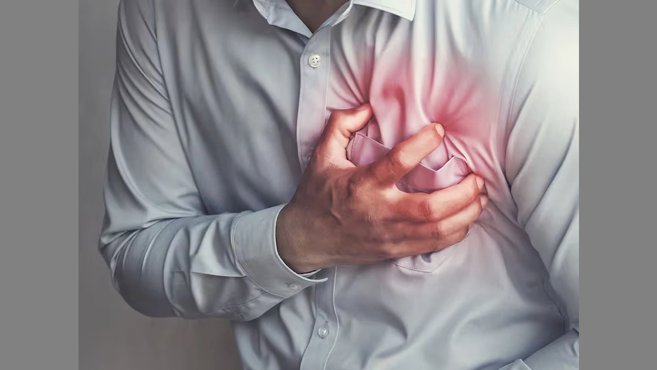 হার্ট অ্যাটাকের ঝুঁকি বাড়ায় যে ৮ খাবার, বাদ দিন এখনই