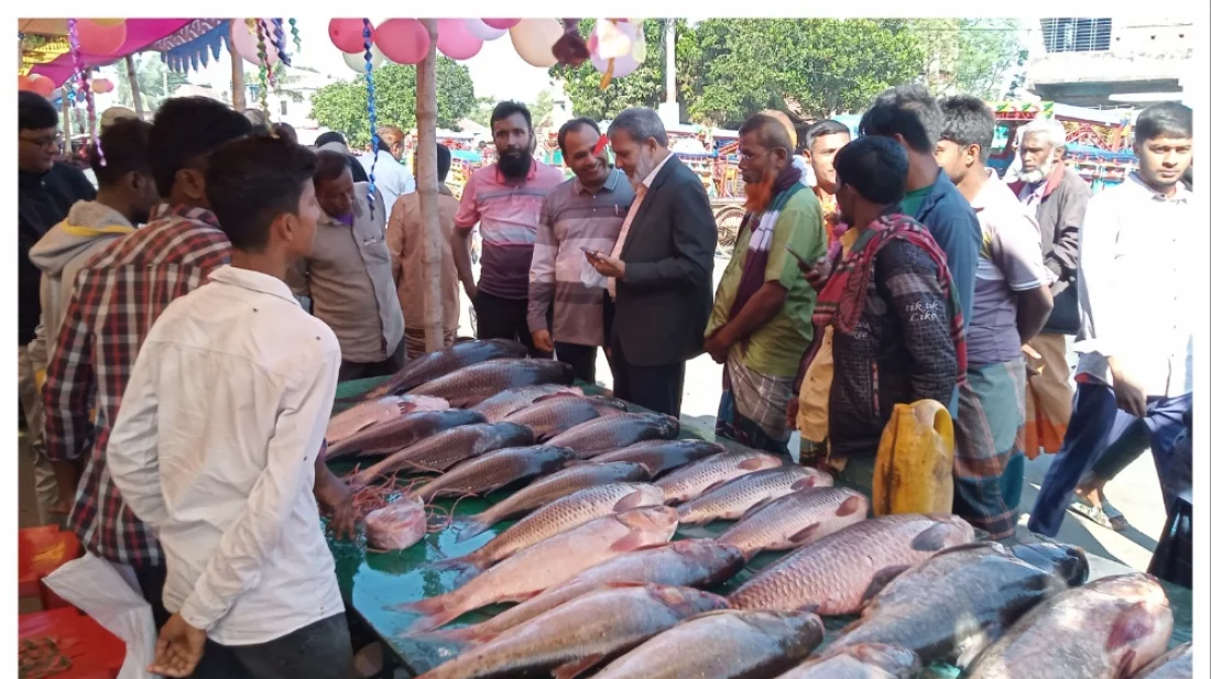 জয়পুরহাটের জামাইদের নিয়ে ঐতিহ্যবাহী মাছের মেলা