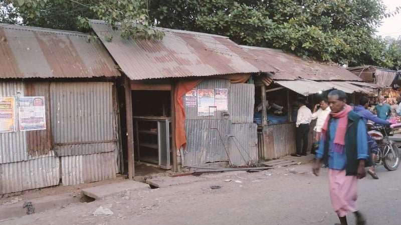 হাটের জায়গা দখল করে দোকান নির্মাণ, বিক্রি হাটের জায়গা দখল করে দোকান নির্মাণ, বিক্রি