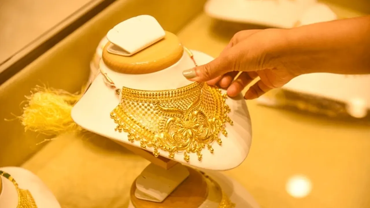 দেশে কত দামে স্বর্ণ বিক্রি হচ্ছে আজ দেশে কত দামে স্বর্ণ বিক্রি হচ্ছে আজ