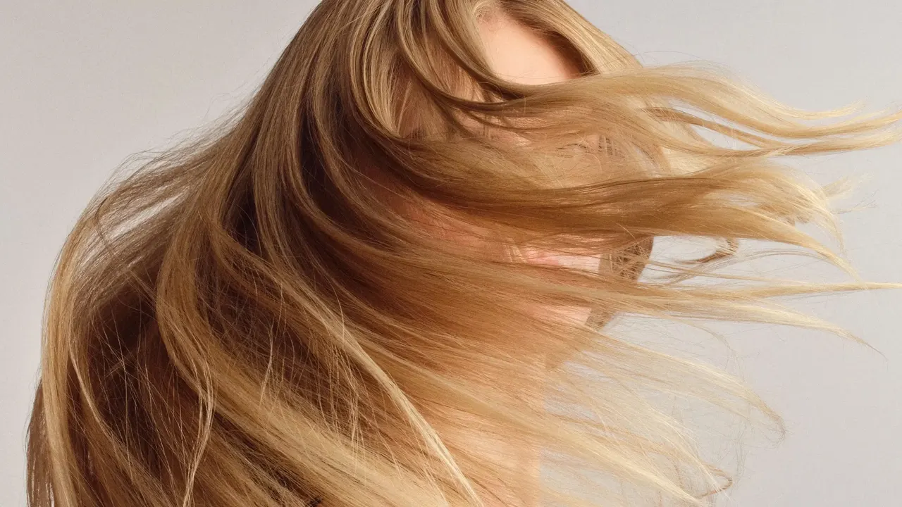 সিল্কি, শাইনি আর হেলদি চুল পেতে ঘরোয়া টিপস সিল্কি, শাইনি আর হেলদি চুল পেতে ঘরোয়া টিপস