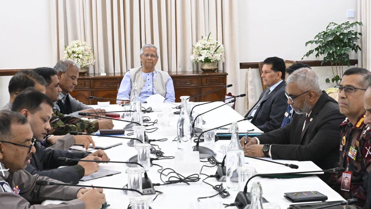 যেকোনো মূল্যে আইনশৃঙ্খলা পরিস্থিতি স্বাভাবিক রাখতে হবে