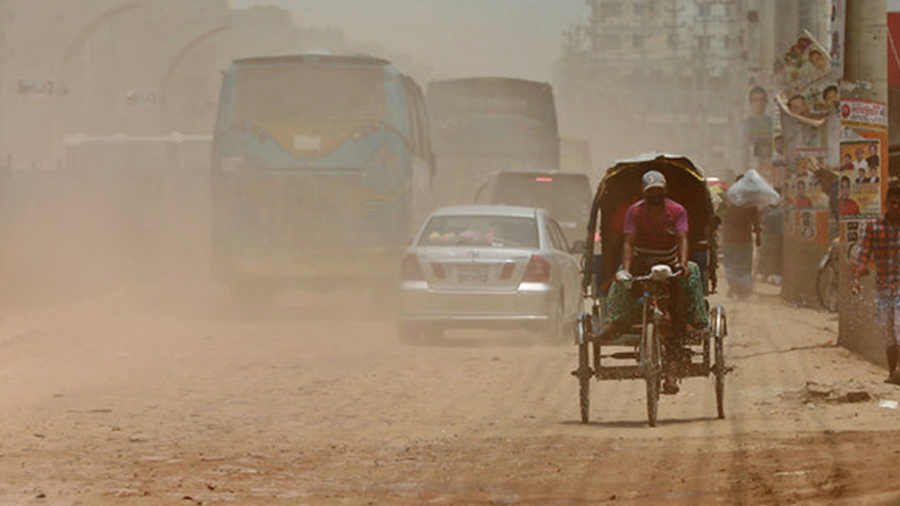 কুয়াশাচ্ছন্ন সকালে ঢাকার বাতাসের অবস্থান কত