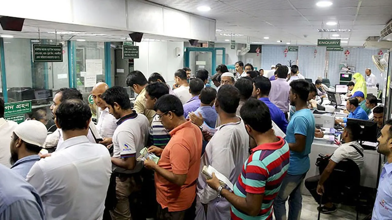 সাপ্তাহিক ছুটির দিন হলেও আজ খোলা ব্যাংক