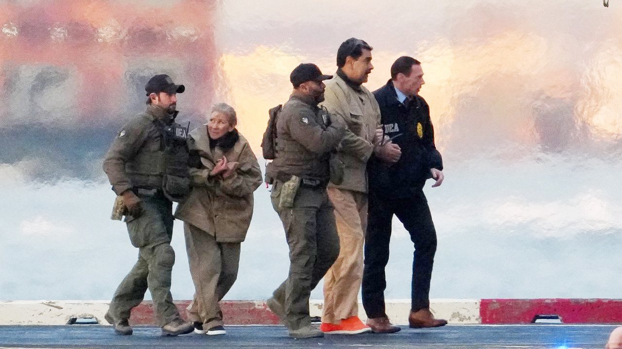 আমি এখনো প্রেসিডেন্ট, অপহরণ করা হয়েছে— মার্কিন আদালতে বললেন মাদুরো আমি এখনো প্রেসিডেন্ট, অপহরণ করা হয়েছে— মার্কিন আদালতে বললেন মাদুরো