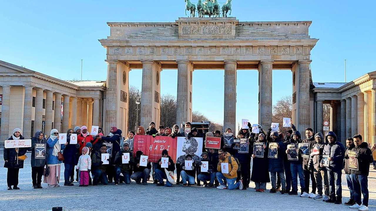 বার্লিনে ওসমান হাদির হত্যাকারীদের দ্রুত বিচারের দাবিতে সমাবেশ