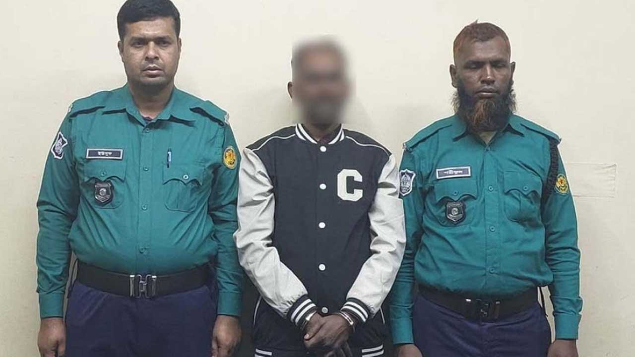 পল্লবীতে বিদেশি পিস্তল ও গুলিসহ গ্রেপ্তার ১ পল্লবীতে বিদেশি পিস্তল ও গুলিসহ গ্রেপ্তার ১