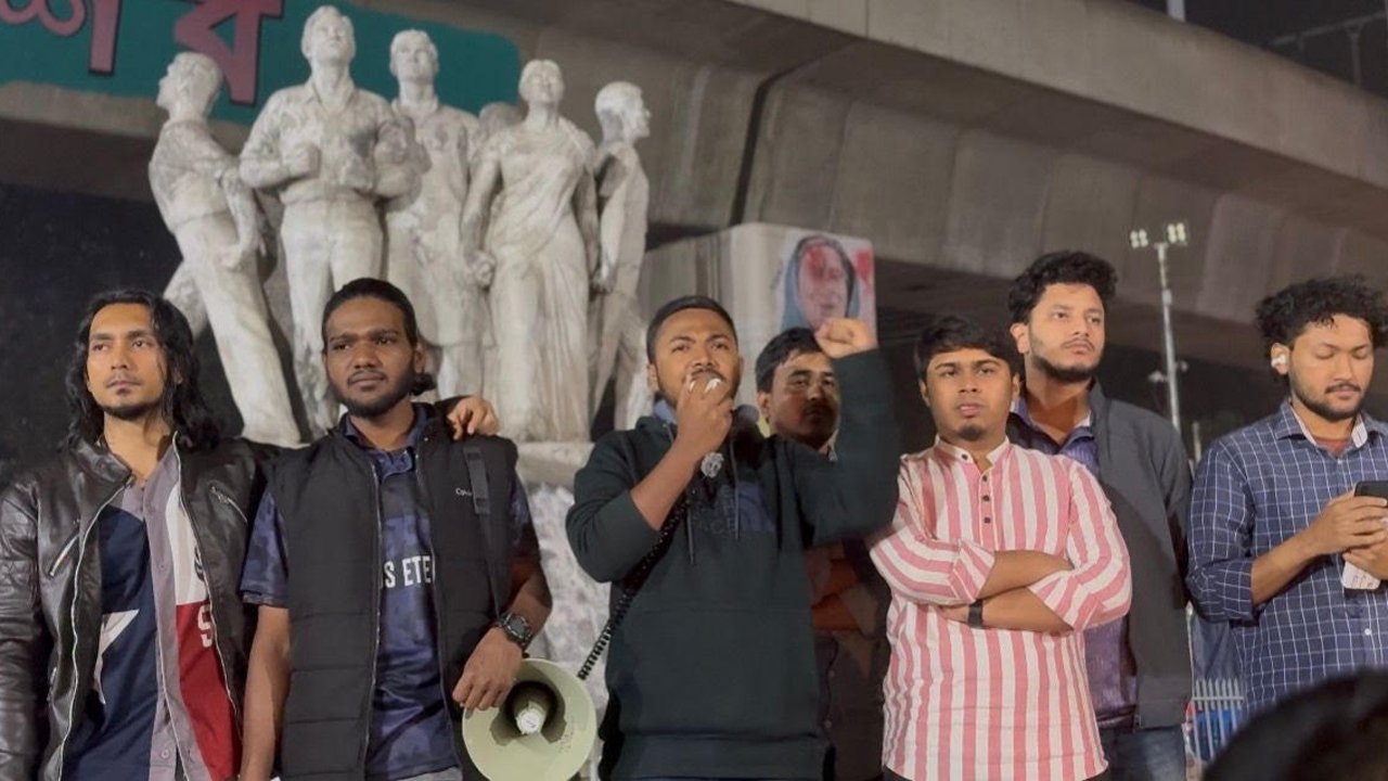 ধামরাইয়ে নারীকে সংঘবদ্ধ ধর্ষণের ঘটনায় ঢাবিতে মানববন্ধন