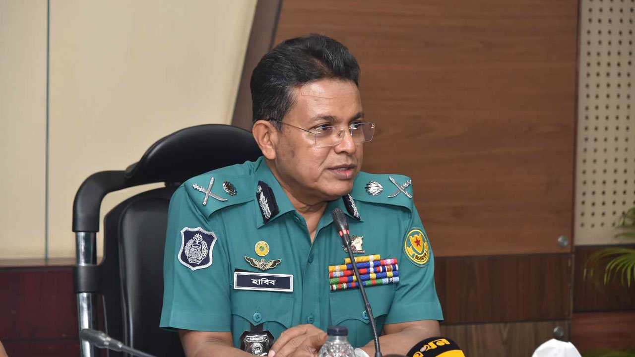 বিএনপি কথায় নয়, কাজে বিশ্বাসী : সালাহউদ্দিন আহমদ বিএনপি কথায় নয়, কাজে বিশ্বাসী : সালাহউদ্দিন আহমদ