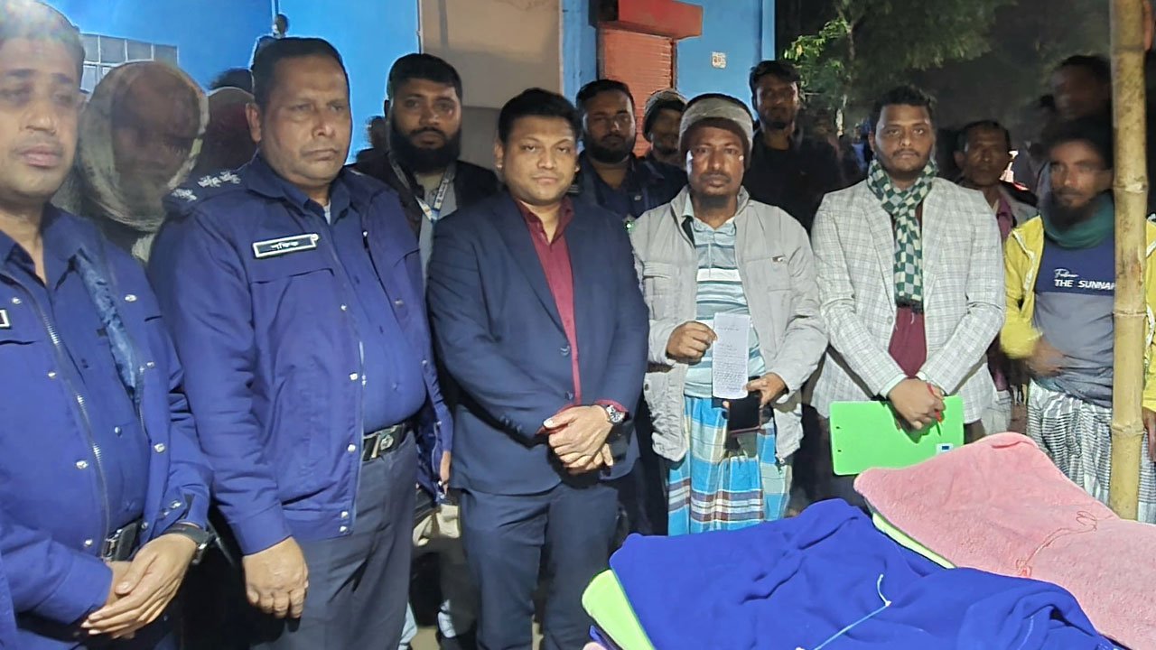 নির্বাচনী প্রচারণায় কম্বল বিতরণ, স্বতন্ত্র প্রার্থীর সমর্থকদের জরিমানা নির্বাচনী প্রচারণায় কম্বল বিতরণ, স্বতন্ত্র প্রার্থীর সমর্থকদের জরিমানা