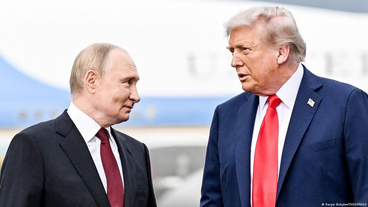 ট্রাম্পের অনুরোধে ইউক্রেনে হামলায় বিরতি দিলো রাশিয়া ট্রাম্পের অনুরোধে ইউক্রেনে হামলায় বিরতি দিলো রাশিয়া