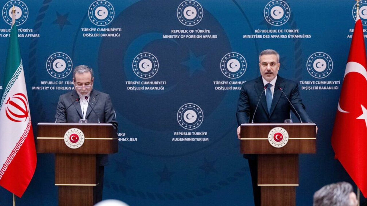 মিসাইল ও প্রতিরক্ষা নিয়ে কখনো আলোচনা করবে না ইরান মিসাইল ও প্রতিরক্ষা নিয়ে কখনো আলোচনা করবে না ইরান