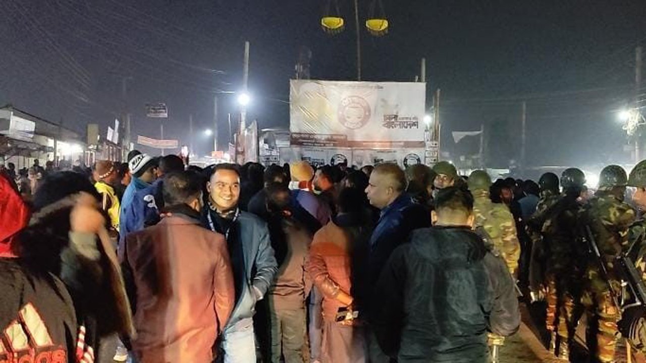 বিলবোর্ড লাগানো নিয়ে জামায়াত ও বিএনপির উত্তেজনা, পুলিশ মোতায়েন