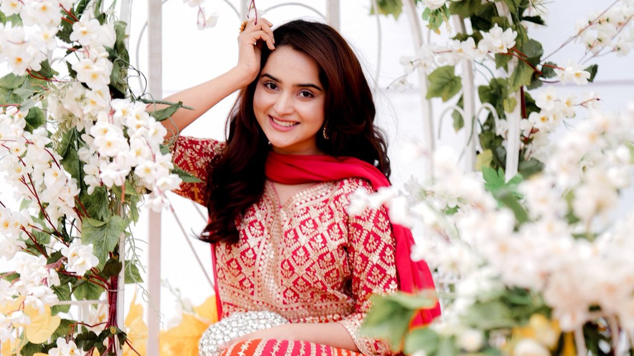 খুব কাছের একজন মারা গেছেন : কেয়া পায়েল