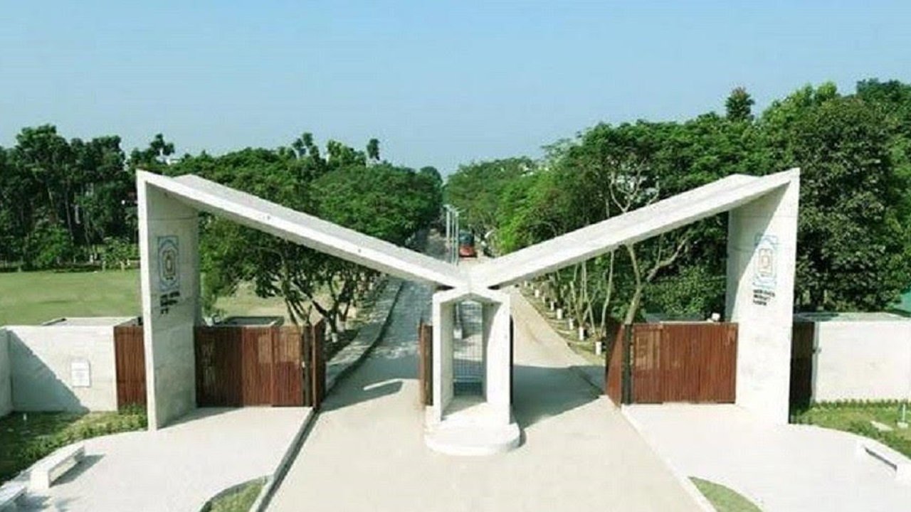 বেরোবিতে বহিরাগত প্রবেশ নিষিদ্ধ