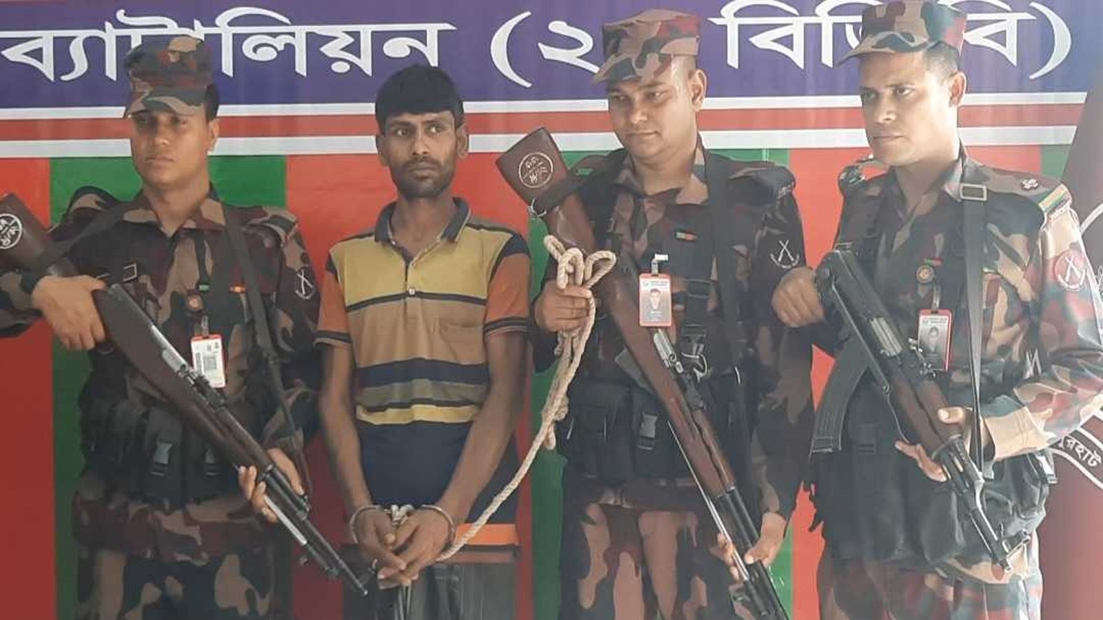 সীমান্তে স্বর্ণসহ পাচারকারী গ্রেফতার