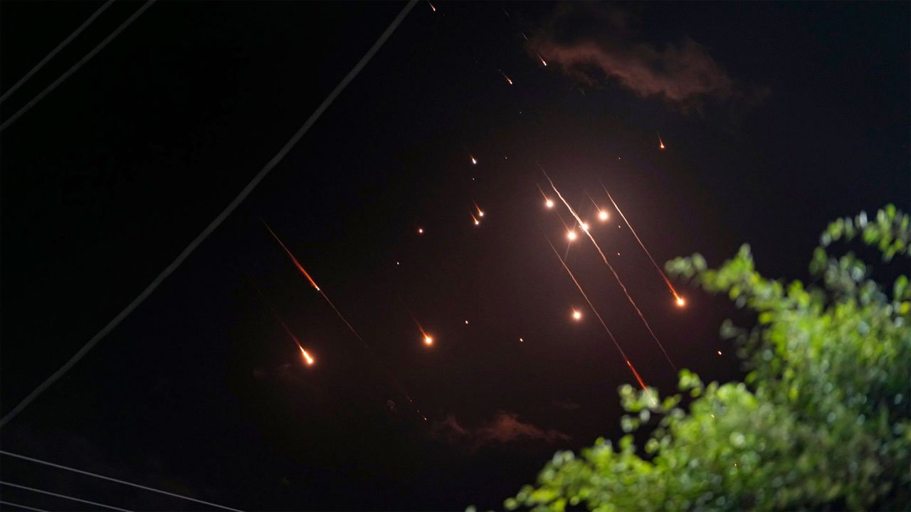 ইরানের ১৭০টিরও বেশি ক্ষেপণাস্ত্র, ৩৮০টির অধিক ড্রোন আটকেছে কুয়েত ইরানের ১৭০টিরও বেশি ক্ষেপণাস্ত্র, ৩৮০টির অধিক ড্রোন আটকেছে কুয়েত