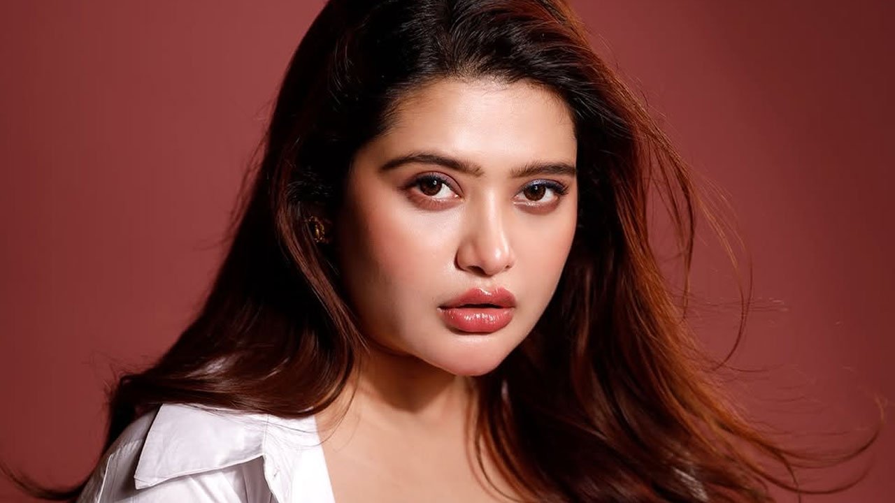 কাজ চেয়ে সাড়া পাচ্ছেন না অভিনেত্রী এনা