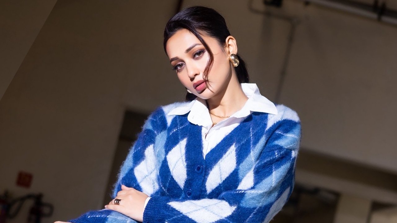 এবার মিমি চক্রবর্তীর বিরুদ্ধে মামলা