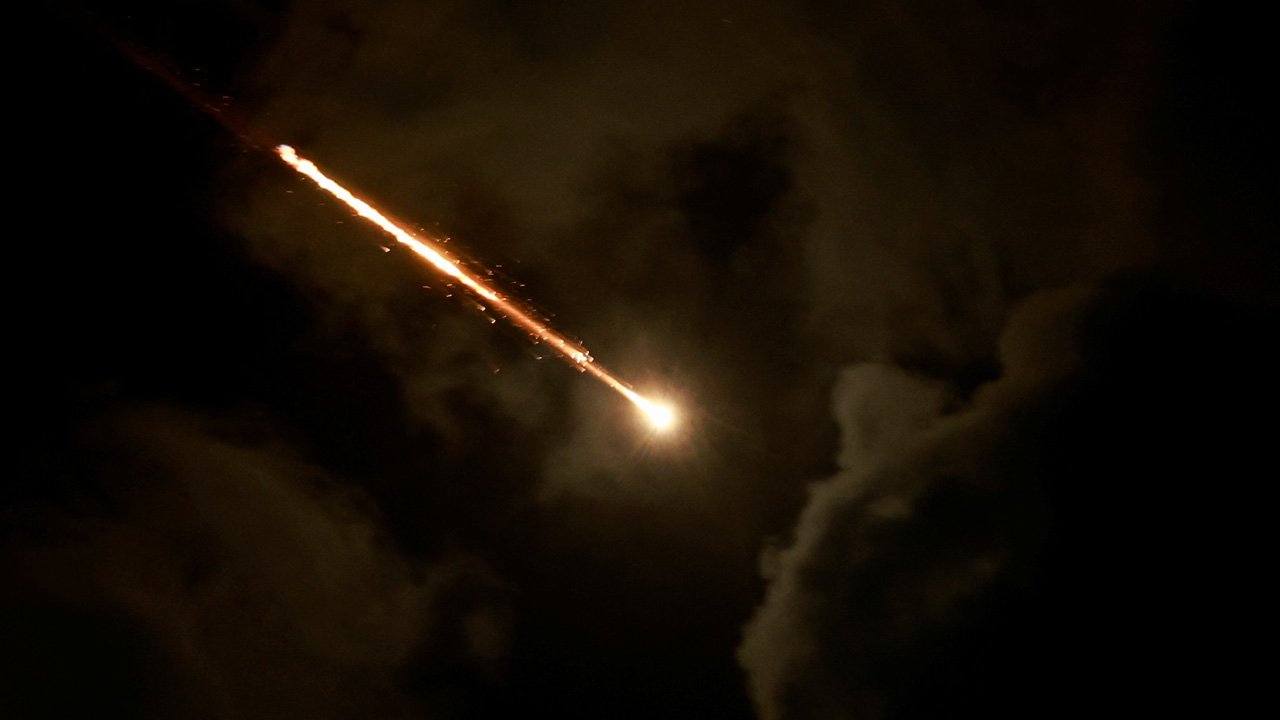 ইসরায়েলকে লক্ষ্য করে ব্যালিস্টিক মিসাইল ছুড়ল ইরান