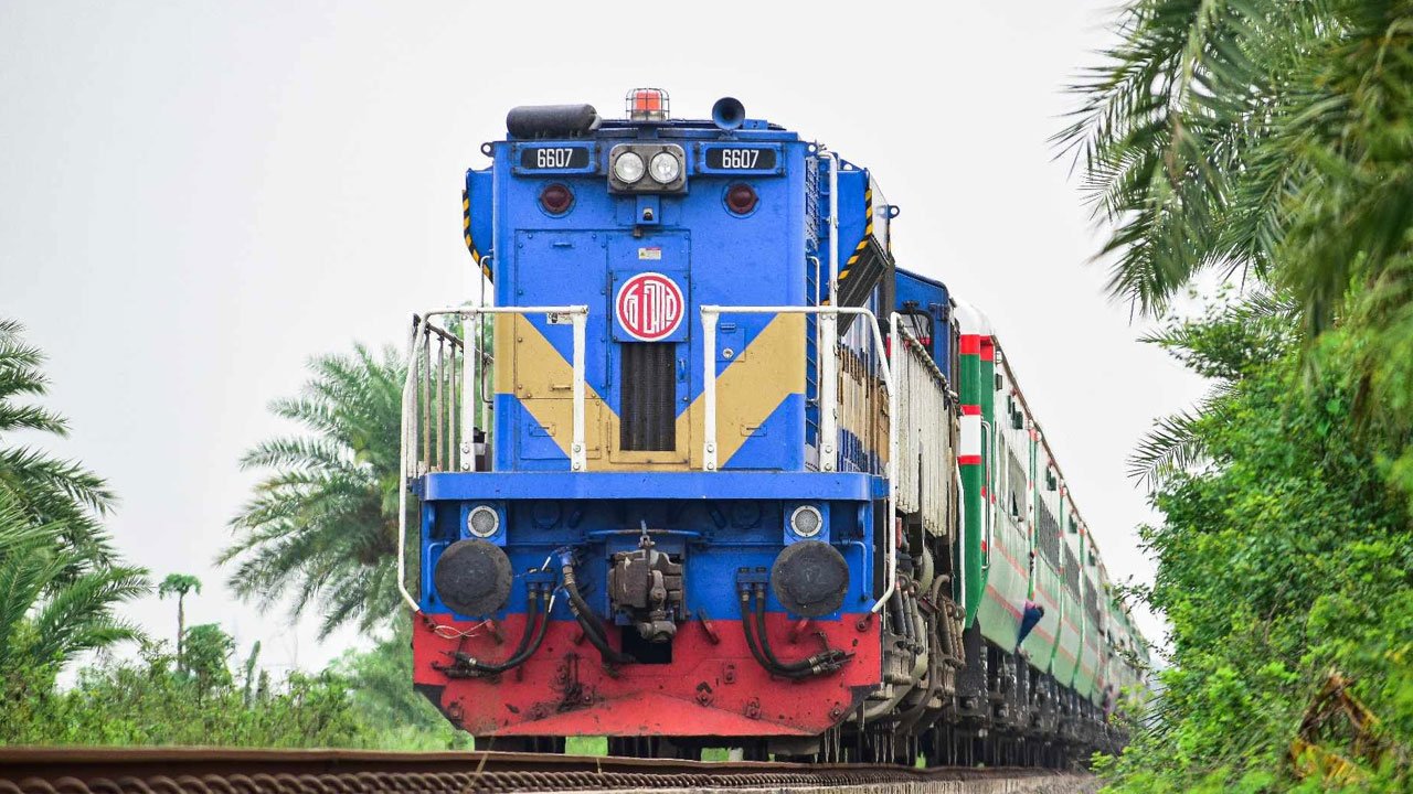 ঈদে ট্রেনের তৃতীয় দিনের টিকিট বিক্রি শুরু