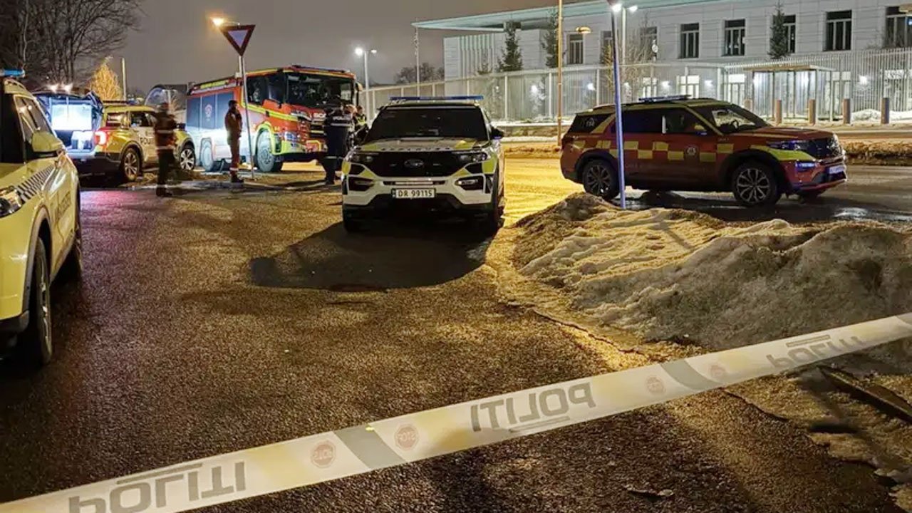 নরওয়েতে যুক্তরাষ্ট্রের দূতাবাসের কাছে বিস্ফোরণ নরওয়েতে যুক্তরাষ্ট্রের দূতাবাসের কাছে বিস্ফোরণ