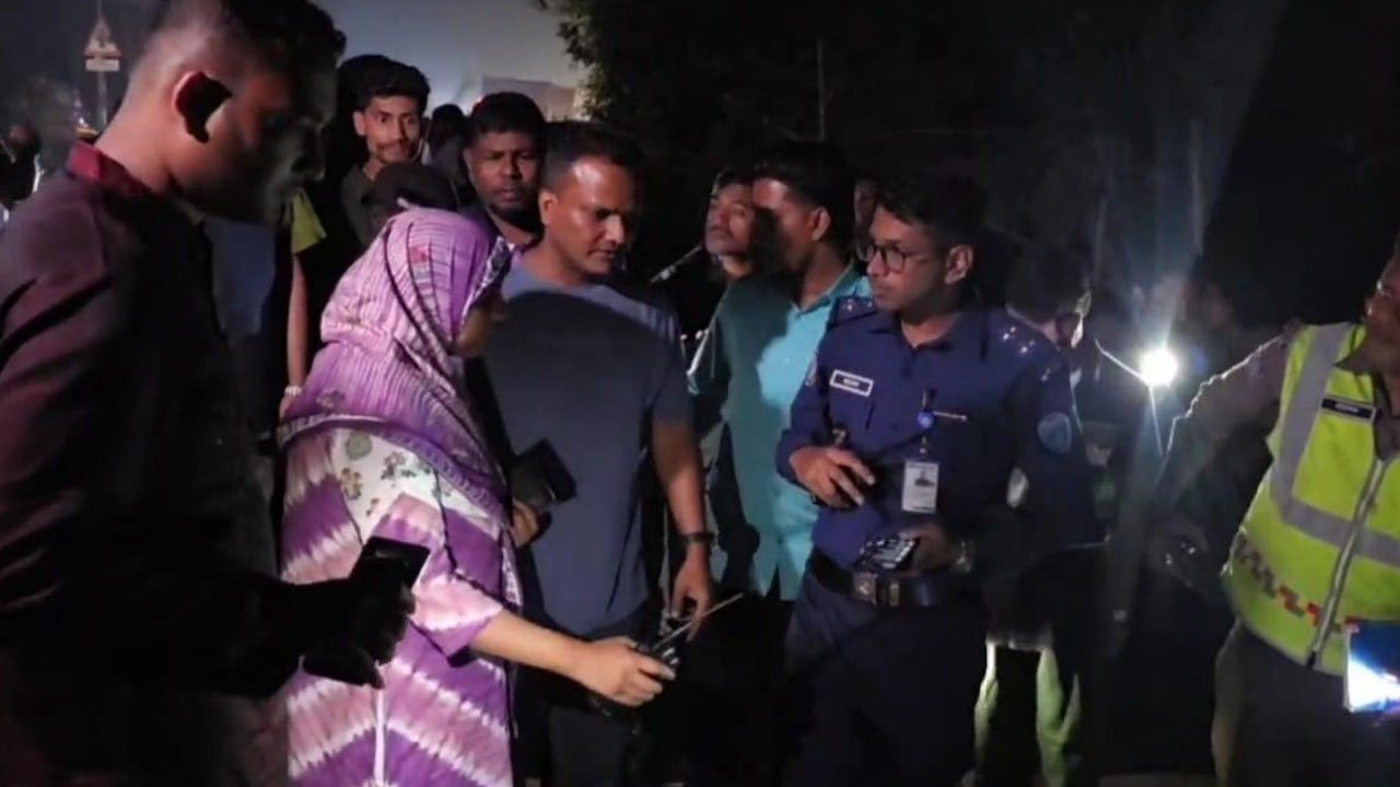 অটোরিকশা ছিনতাইয়ের সময় ছিনতাইকারীদের ধাক্কায় প্রাণ গেল চালকের অটোরিকশা ছিনতাইয়ের সময় ছিনতাইকারীদের ধাক্কায় প্রাণ গেল চালকের