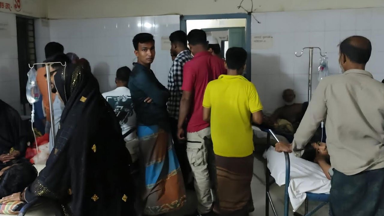 কবরস্থানের গেট নির্মাণ নিয়ে দুই পক্ষের সংঘর্ষ, নারীসহ আহত ৬