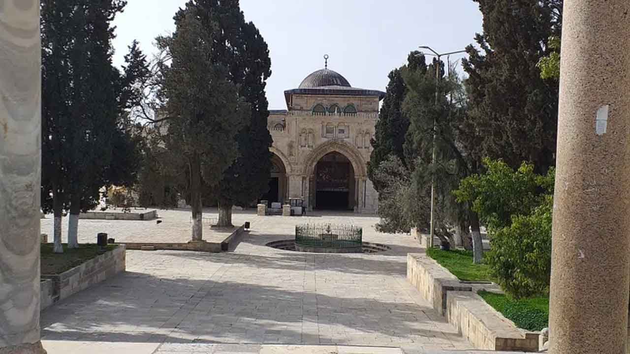 ৬৯ বছর পর রমজানের শেষ দশকে মুসল্লি শূন্য আল-আকসা, হচ্ছে না ইতিকাফ