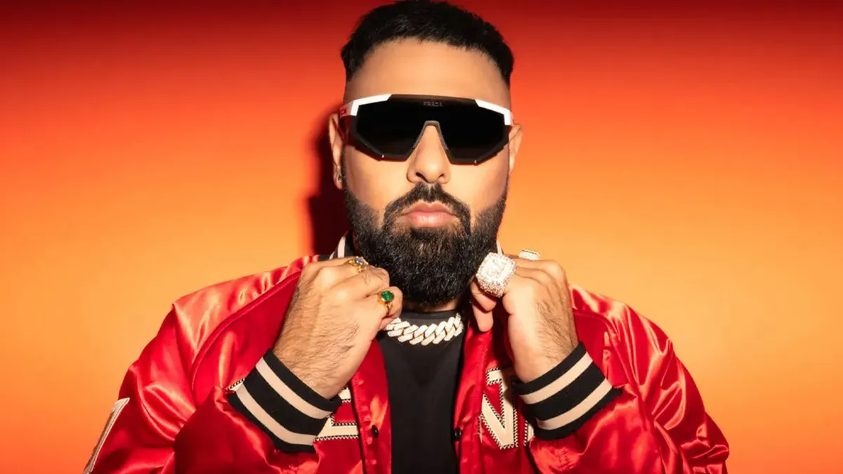 ‘যেখান থেকে হোক, জেলে ভরুন’, বাদশাকে নিয়ে বাড়ছে বিতর্ক ‘যেখান থেকে হোক, জেলে ভরুন’, বাদশাকে নিয়ে বাড়ছে বিতর্ক