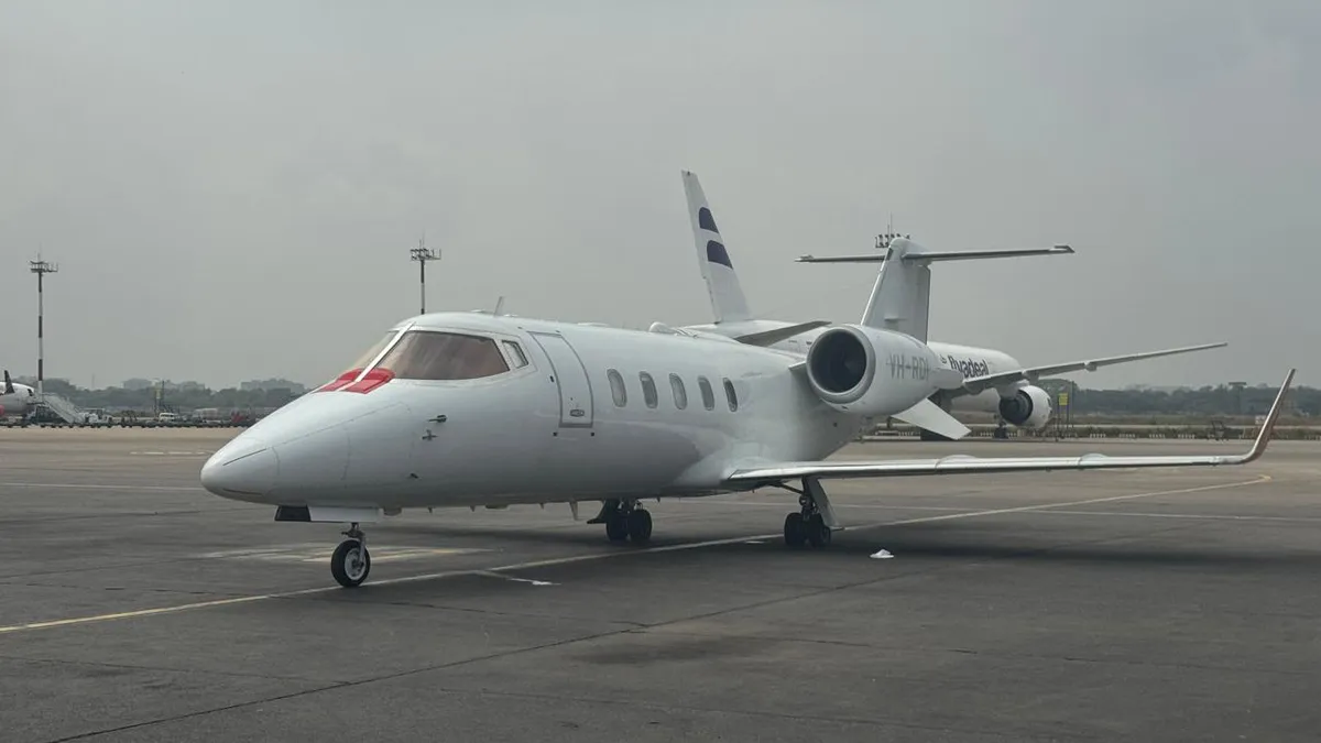 এয়ার অ্যাম্বুলেন্সে সিঙ্গাপুরের পথে মির্জা আব্বাস, দোয়া চাইলেন পরিবার এয়ার অ্যাম্বুলেন্সে সিঙ্গাপুরের পথে মির্জা আব্বাস, দোয়া চাইলেন পরিবার