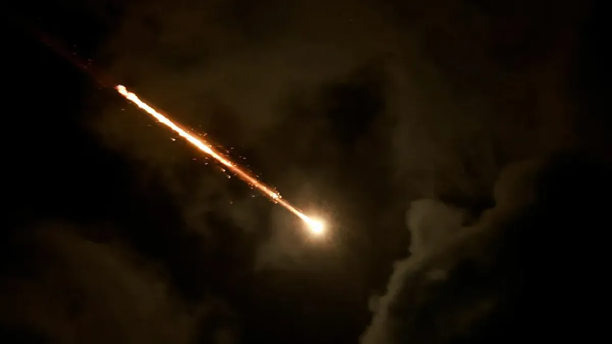 ইসরায়েলে ব্যালিস্টিক মিসাইল ছুড়ল ইরান ইসরায়েলে ব্যালিস্টিক মিসাইল ছুড়ল ইরান