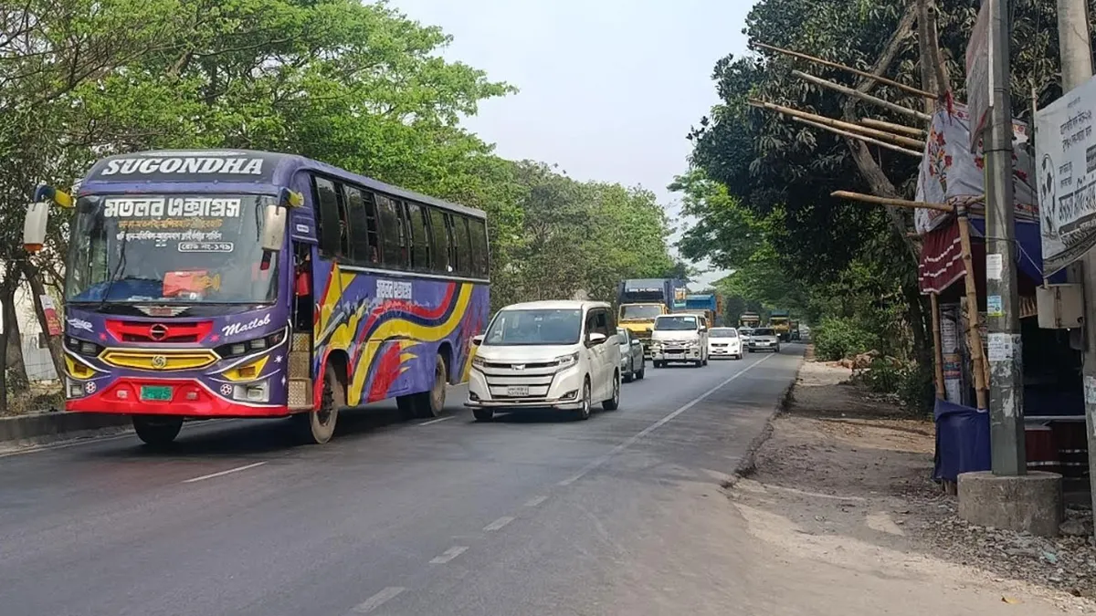 ঢাকা-চট্টগ্রাম মহাসড়কে যানবাহনের তীব্র চাপ ঢাকা-চট্টগ্রাম মহাসড়কে যানবাহনের তীব্র চাপ