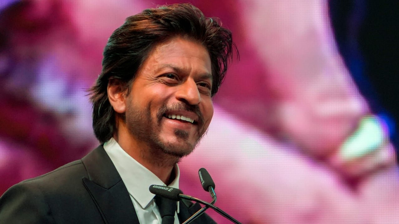 মেগাবাজেটে রোম্যান্টিক সিনেমায় কিং খান