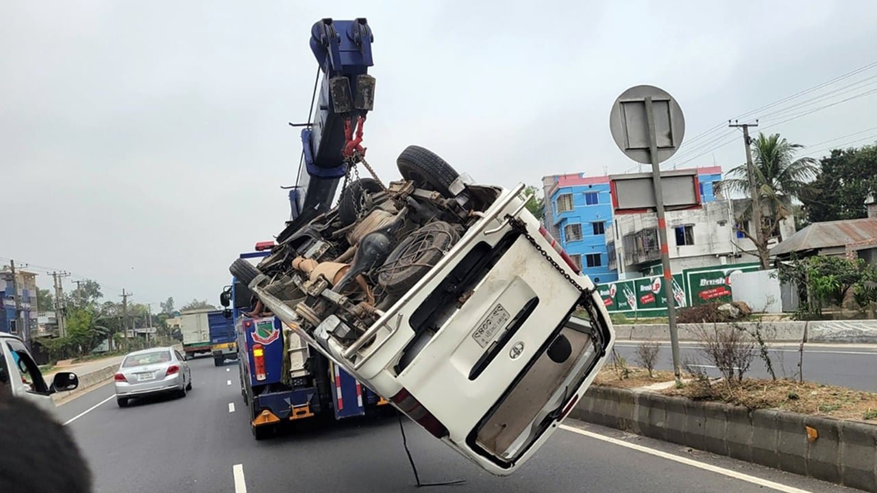 বগুড়ায় মাইক্রোবাসে গ্যাস সিলিন্ডার বিস্ফোরণ, নিহত ৩